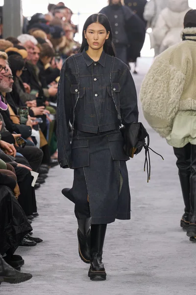 Look 18